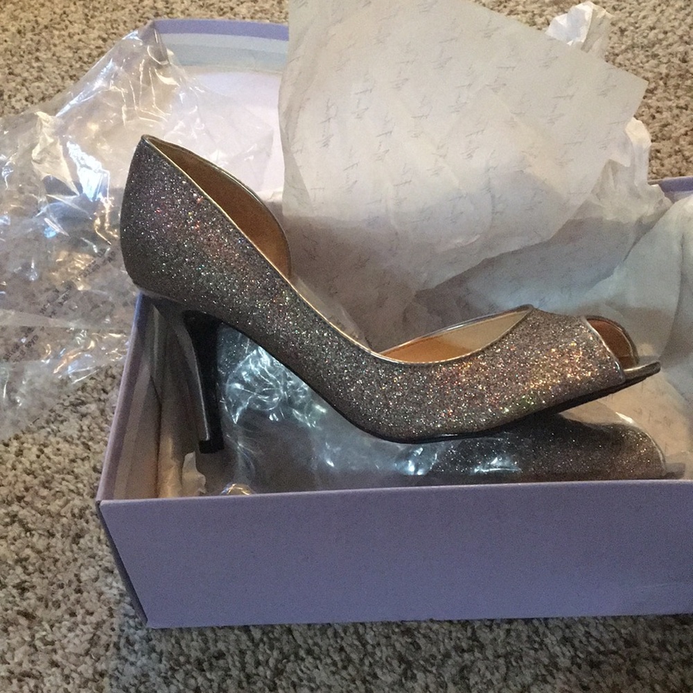 Marc fisher peep toe heels 6.5